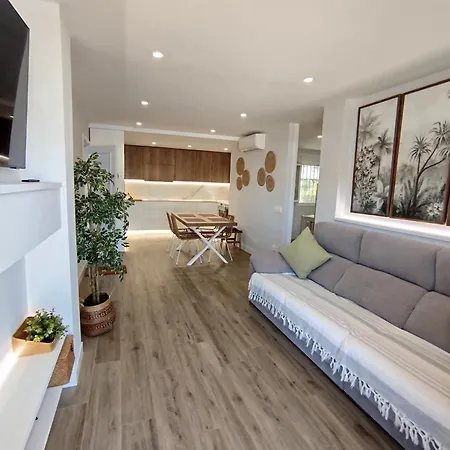 Modern Front By Chiclana Dreams *
